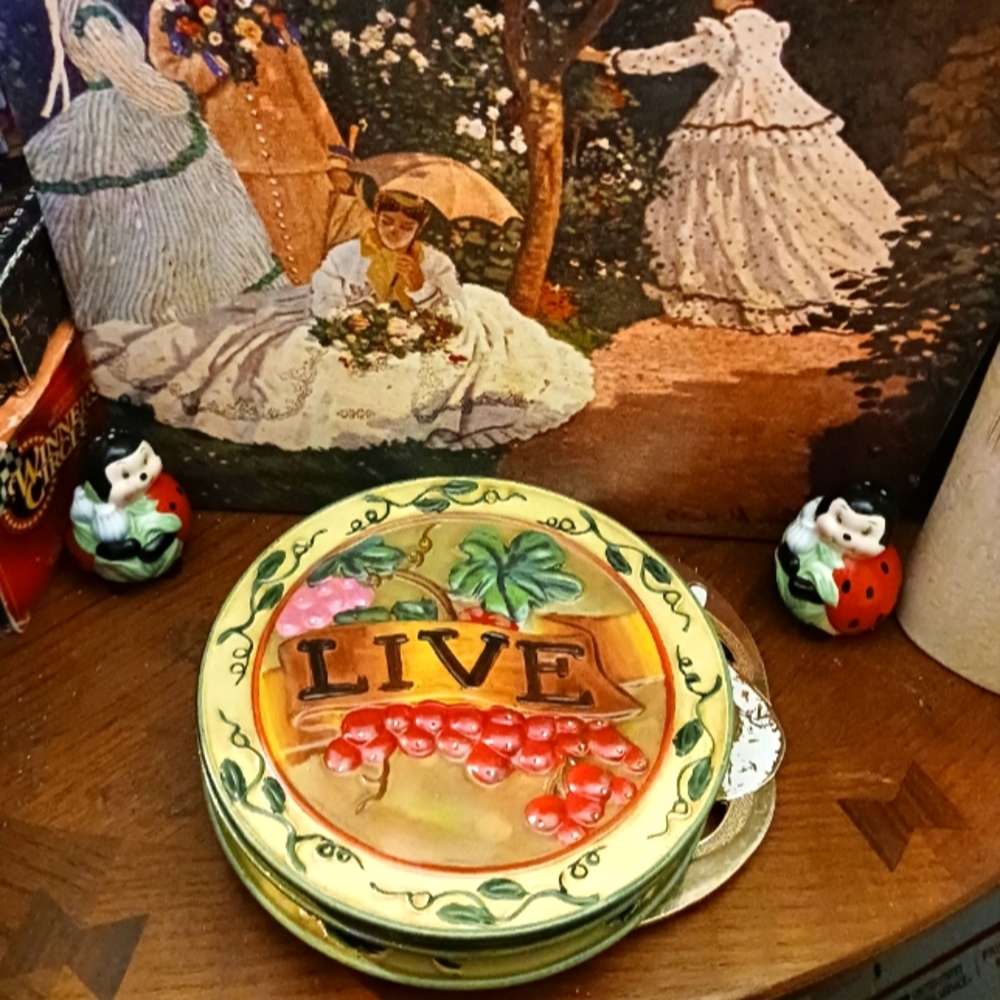 💐🍇Live,Love,Laugh. 3 plates.✨️🎉🎋🍎🎁A FABULOUS Gift Giving Item! 🍉🍊🍍
